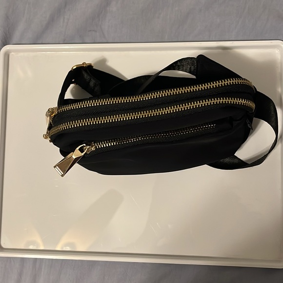 Black and gold spacious belt bag unisex NWOT - Picture 2 of 4